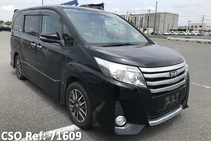 Toyota / Noah 2015